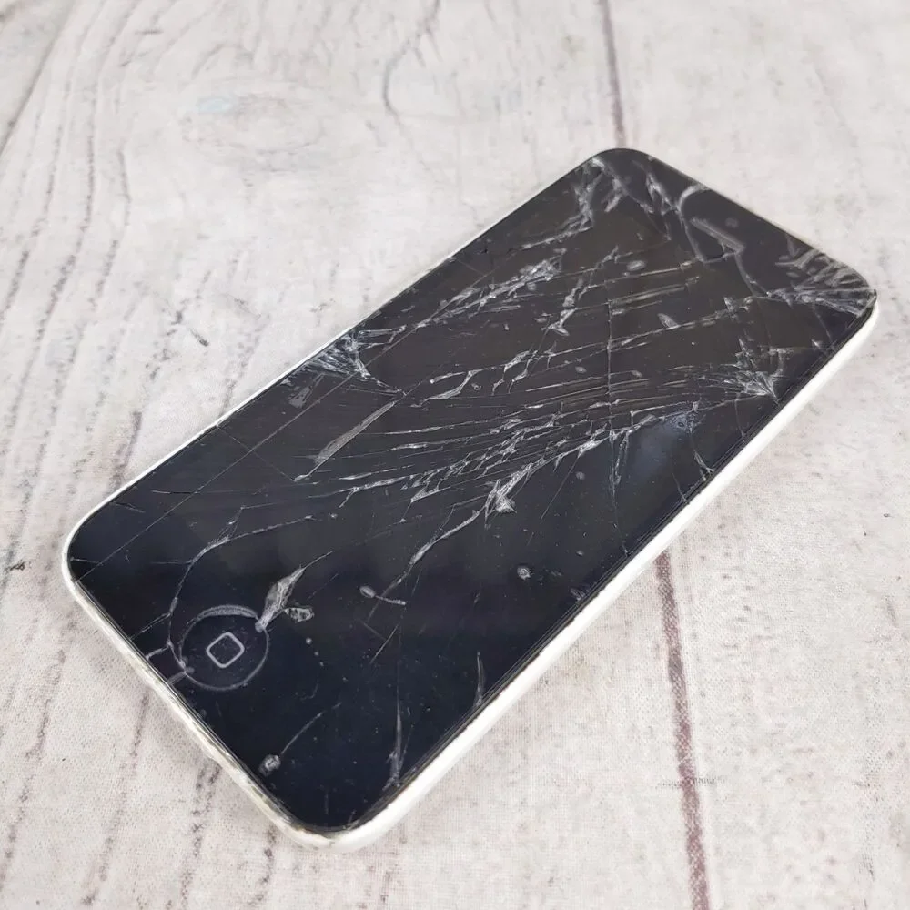 FOR PARTS ONLY AS-IS BROKEN - Apple iPhone 5c - 8GB White A1532 - NO BATTERY